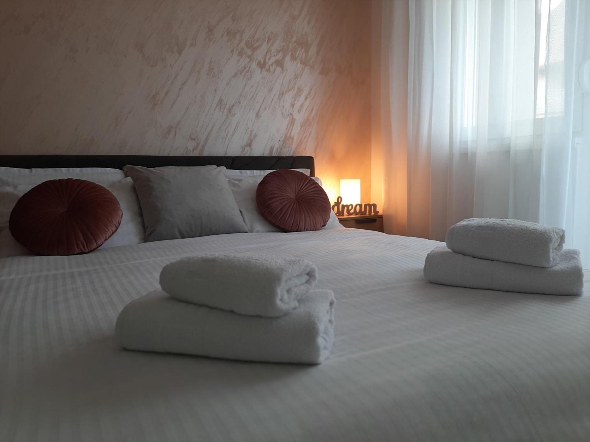 Apartman Kristal Sremska Mitrovica Esterno foto